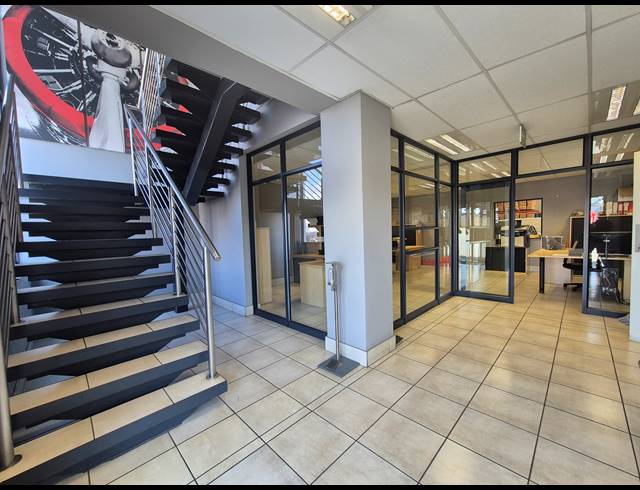 2,495M² WAREHOUSE TO LET IN GOSFORTH PARK